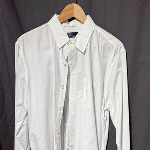 GAP Men's Classic White Button Down Shirt